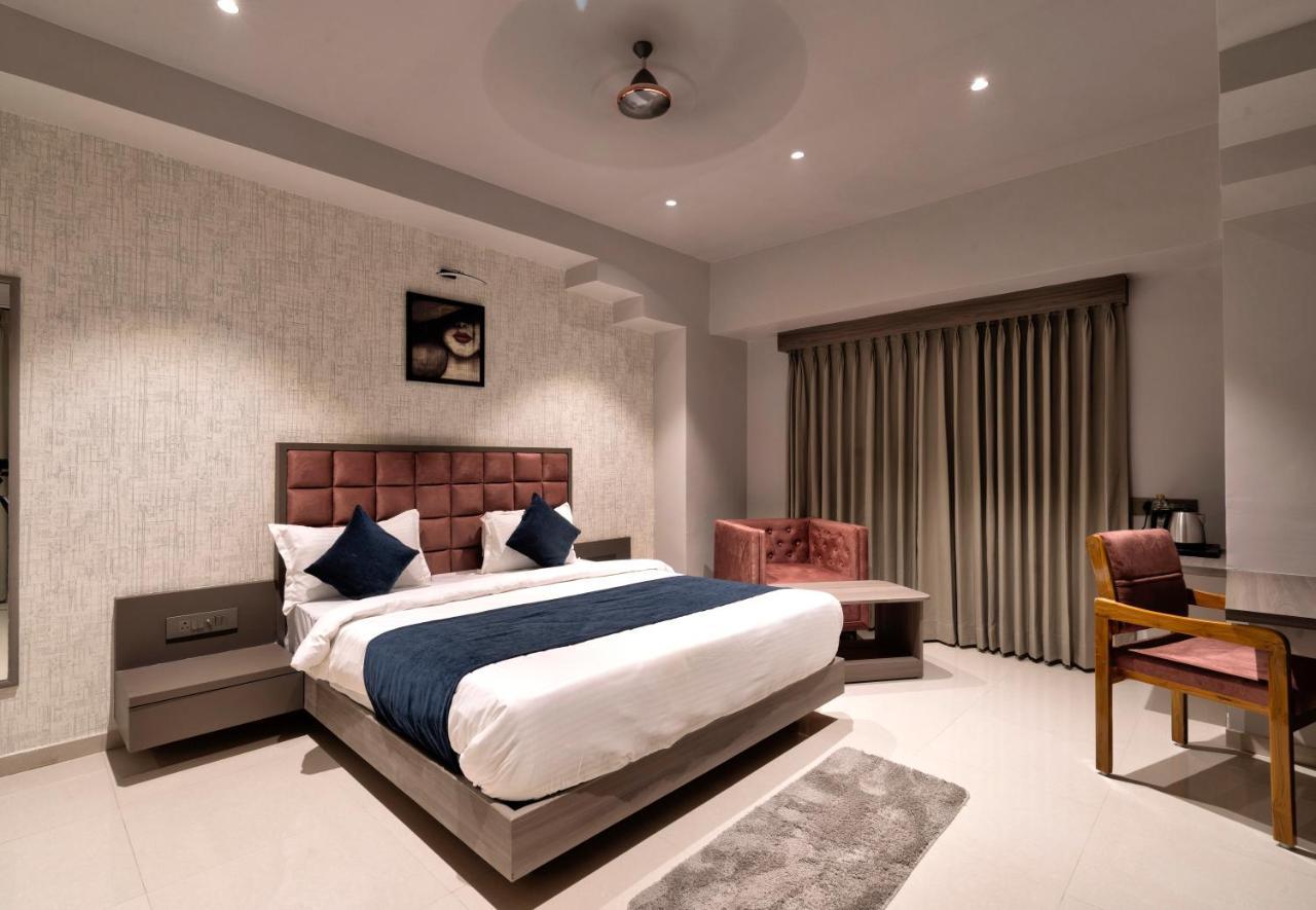 Hotel Sparsh Divine Ahmedabad Exterior photo