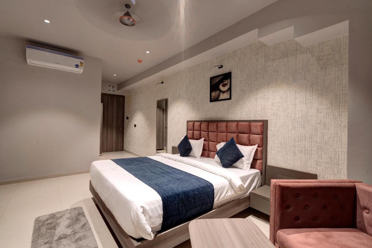 Hotel Sparsh Divine Ahmedabad Exterior photo
