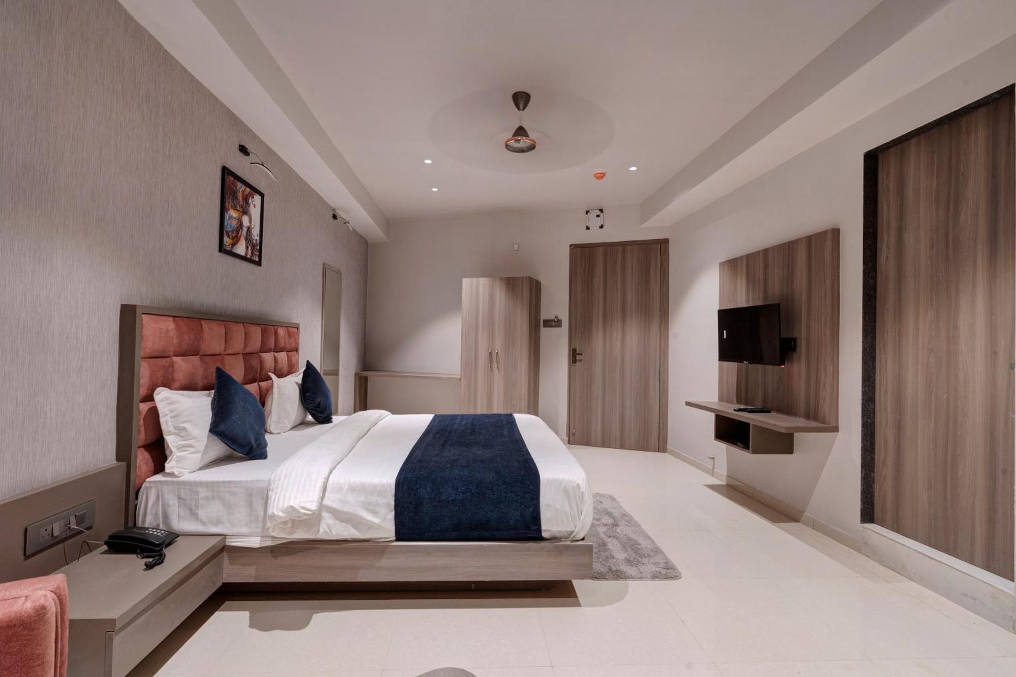 Hotel Sparsh Divine Ahmedabad Exterior photo