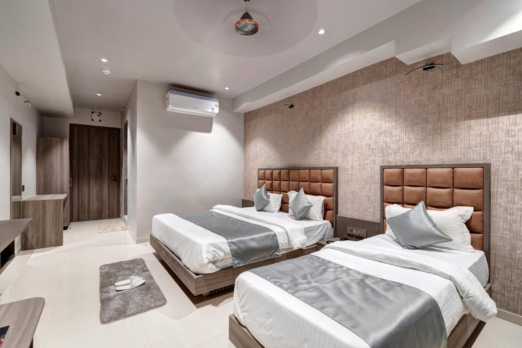 Hotel Sparsh Divine Ahmedabad Exterior photo