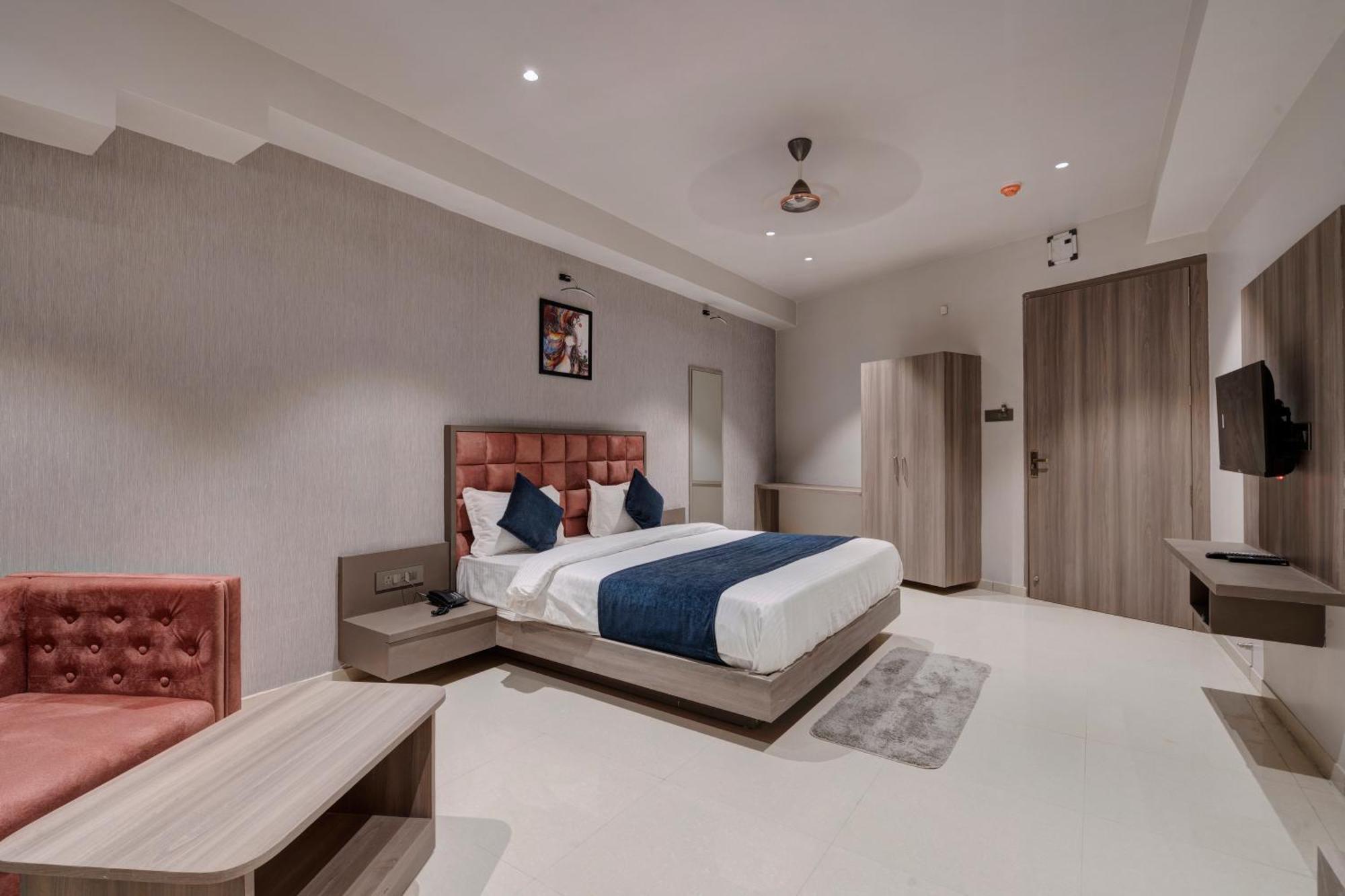 Hotel Sparsh Divine Ahmedabad Exterior photo