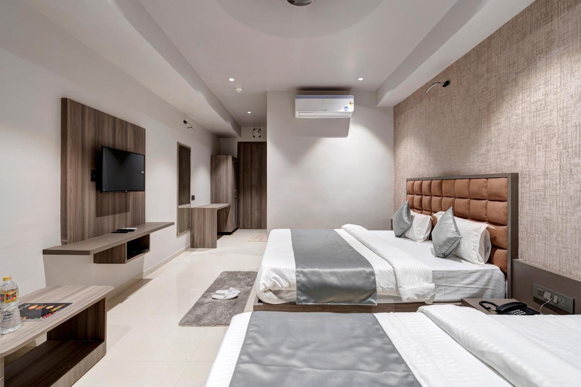 Hotel Sparsh Divine Ahmedabad Exterior photo