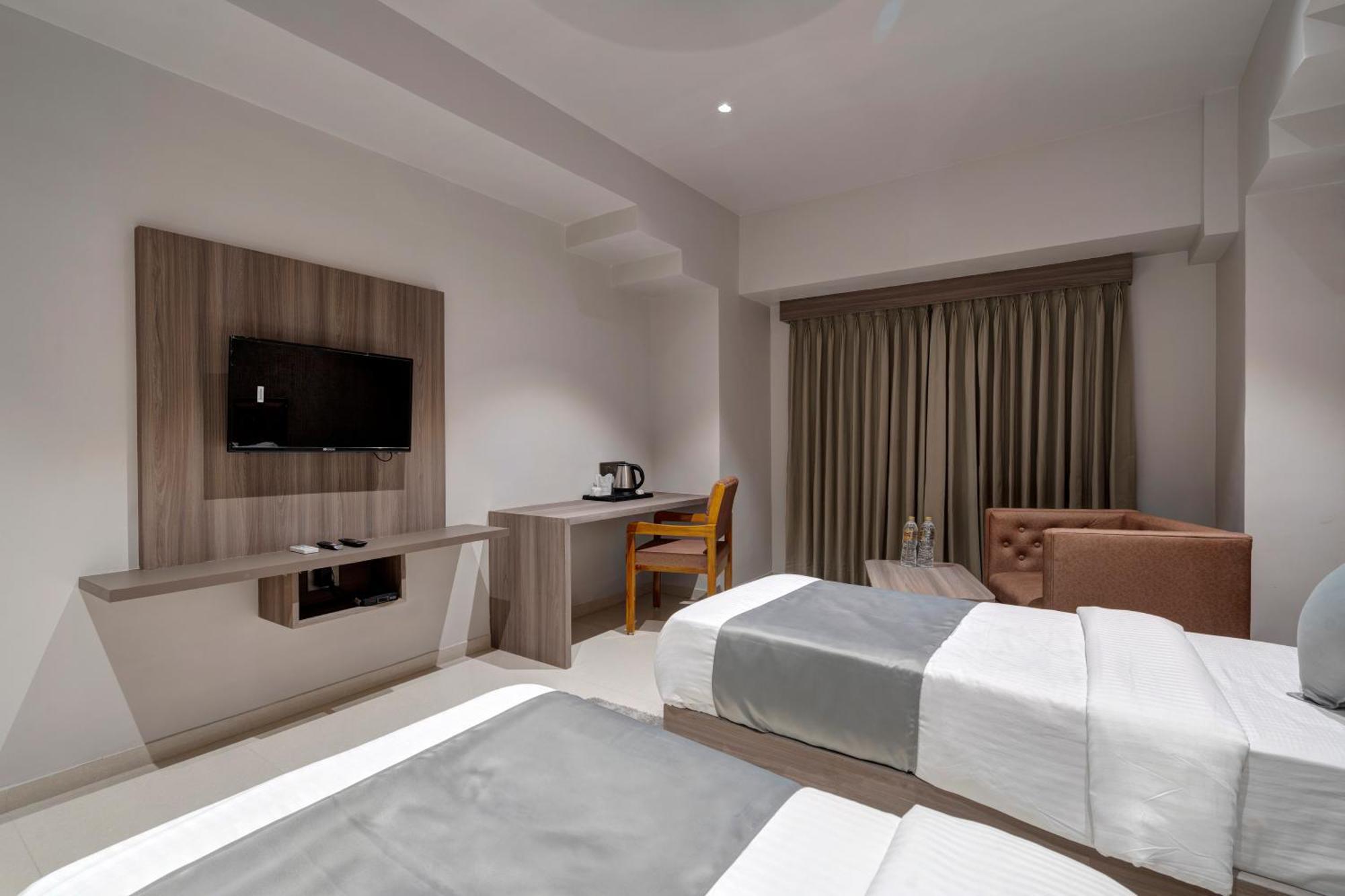 Hotel Sparsh Divine Ahmedabad Exterior photo