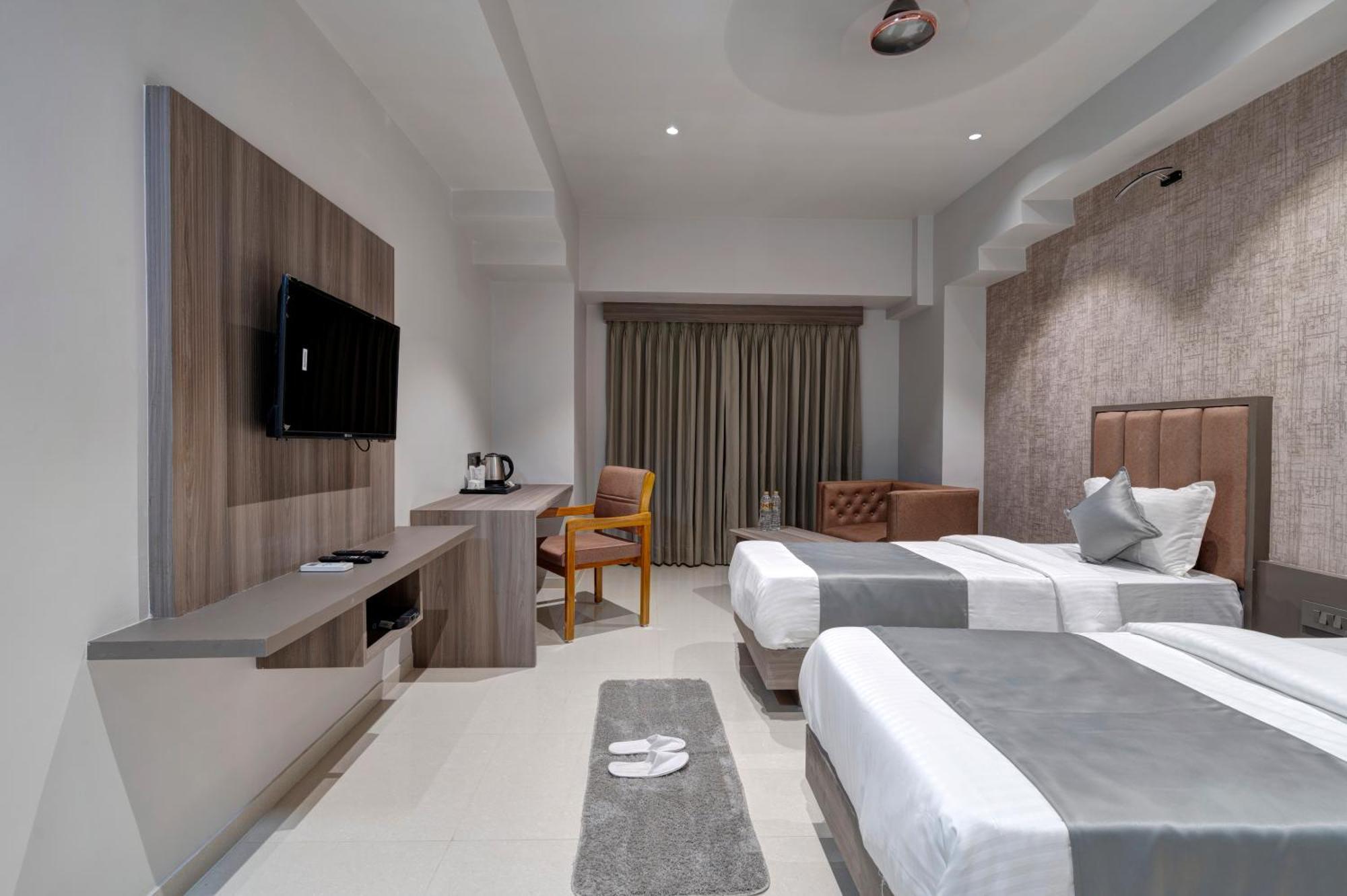 Hotel Sparsh Divine Ahmedabad Exterior photo