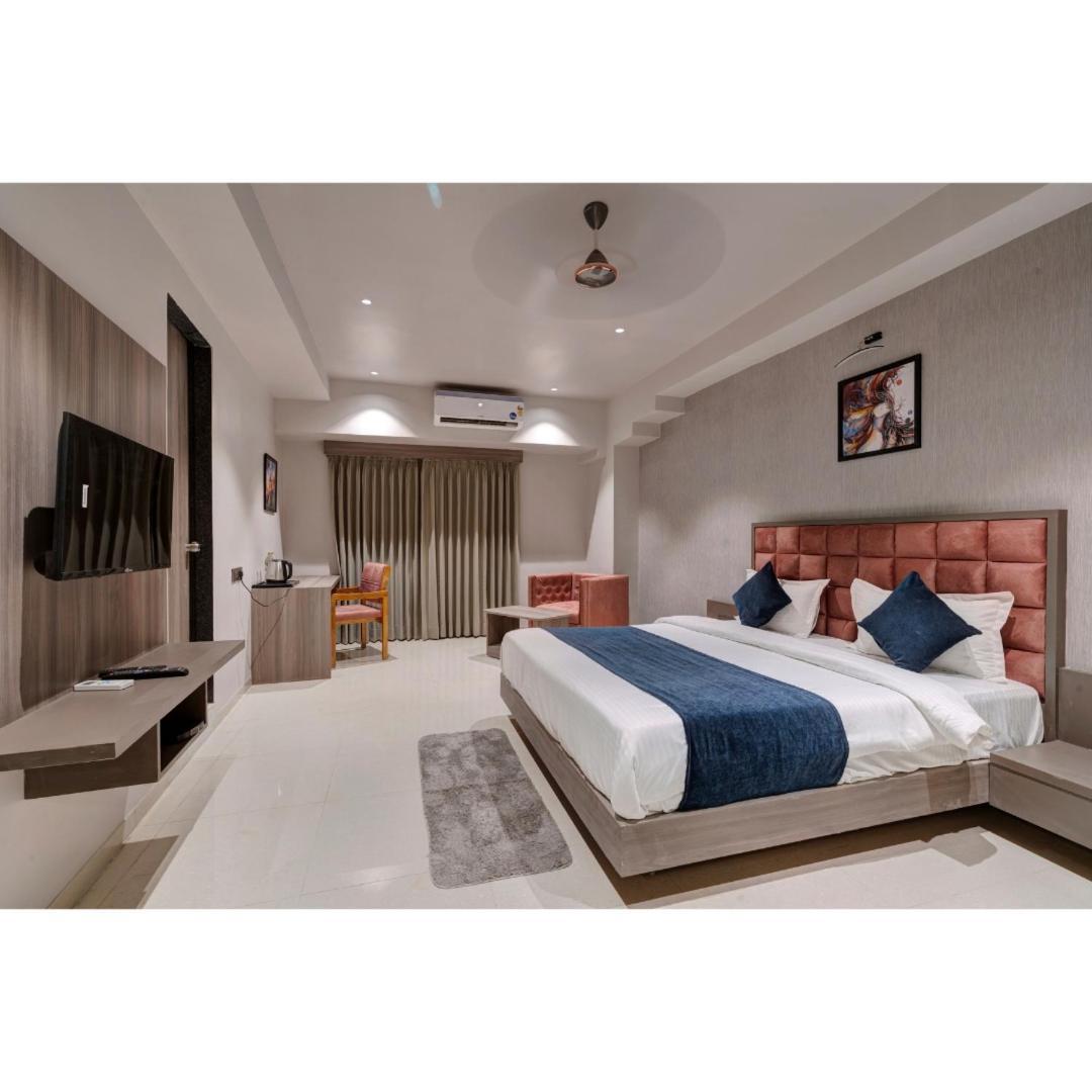 Hotel Sparsh Divine Ahmedabad Exterior photo