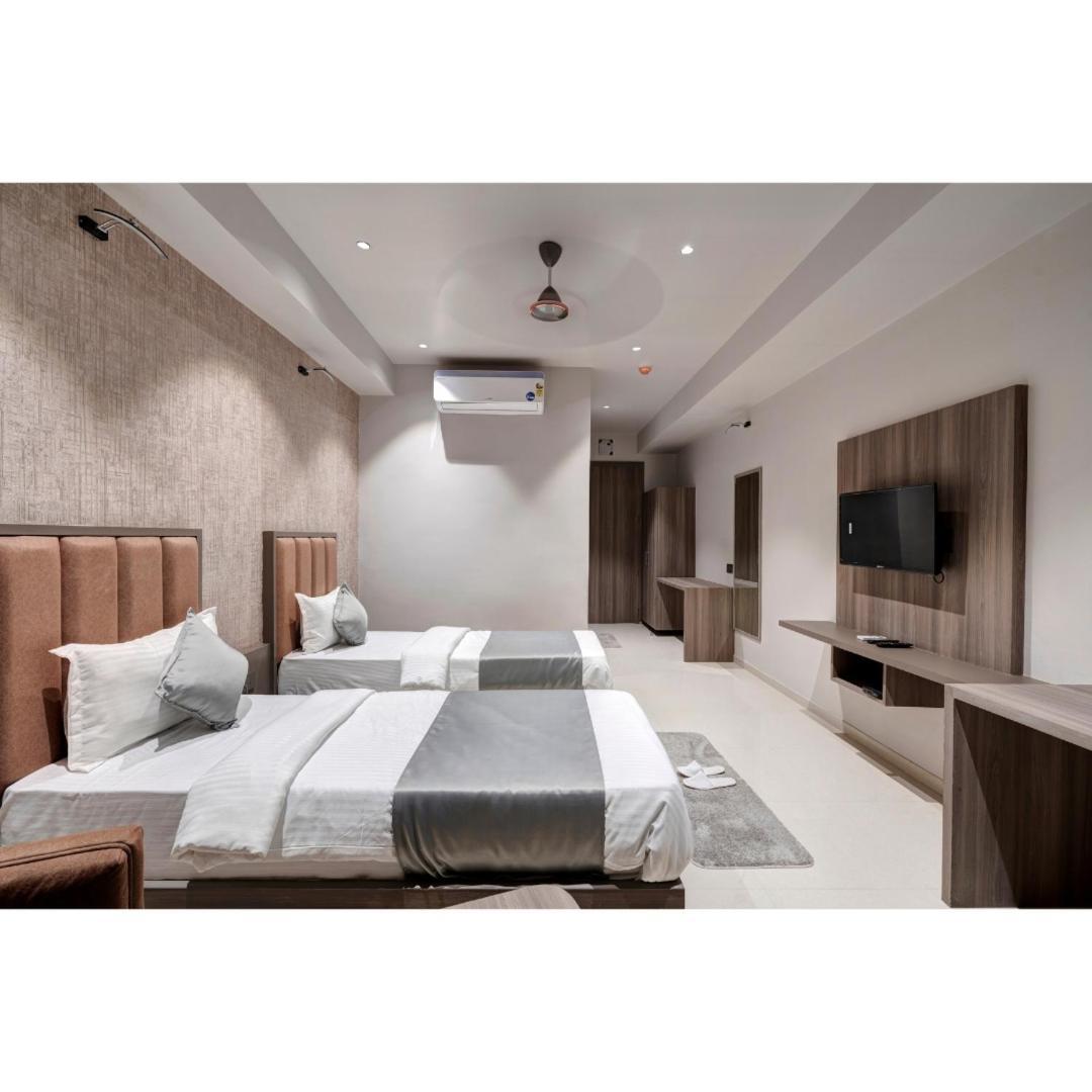 Hotel Sparsh Divine Ahmedabad Exterior photo