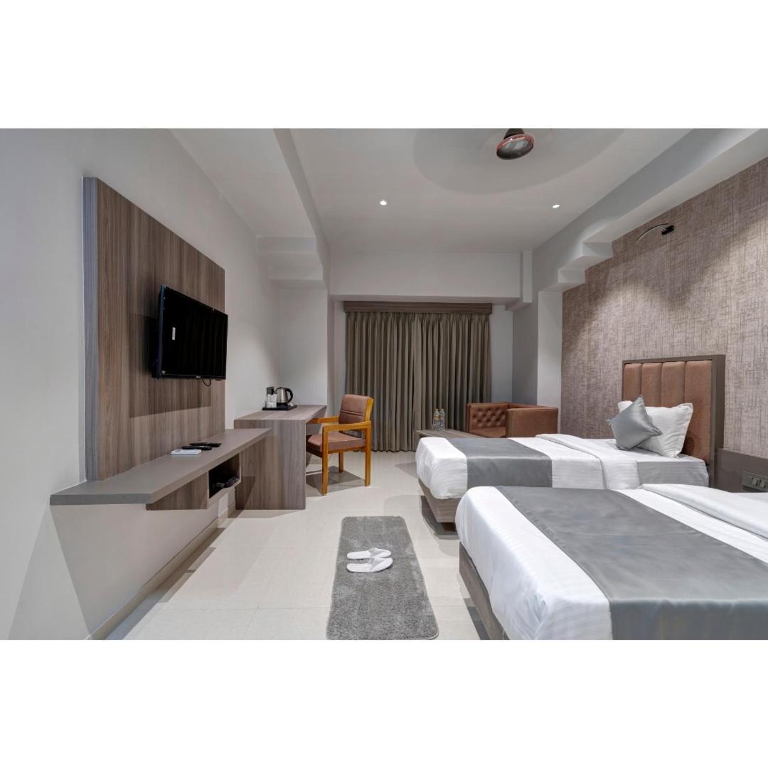 Hotel Sparsh Divine Ahmedabad Exterior photo
