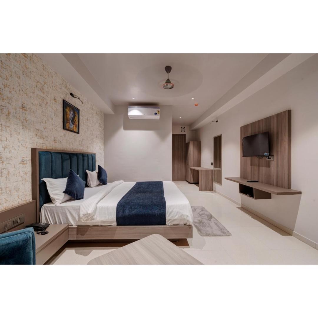 Hotel Sparsh Divine Ahmedabad Exterior photo
